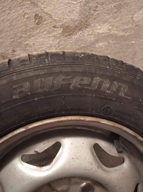 Suzuki vagy Daewoo-ra való nyári gumik felnivel együtt eladók.l