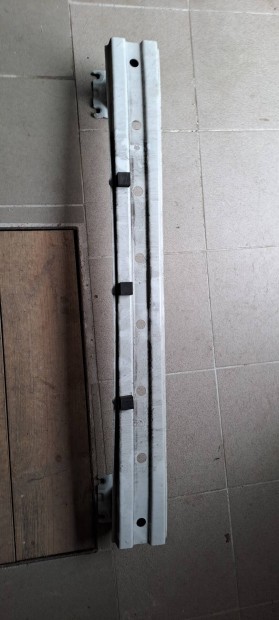 Suzuki vitara hátsó lökhárító merevítő eladó!