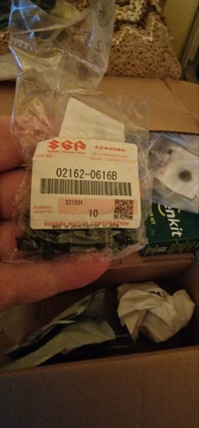 Suzuki wagon r alkatr�szek