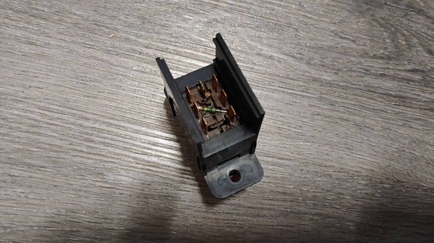 Suzuki wagon r elakadás kapcsoló