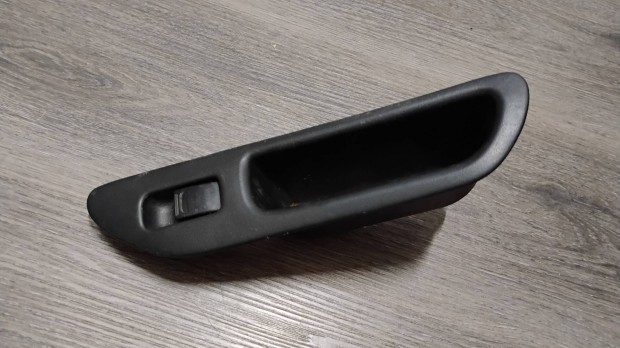 Suzuki wagon r jobb első ablakemelő kapcsoló