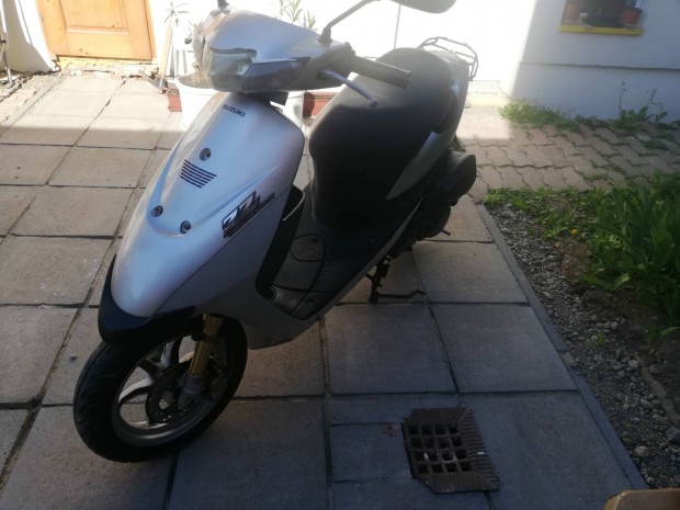 Suzuki zz inch up sport robog 