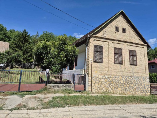 Sv�b paraszth�z Cik�n elad�