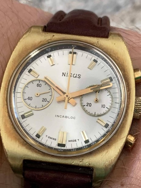 Svjci Nisus chronograph karra Valjoux 7733