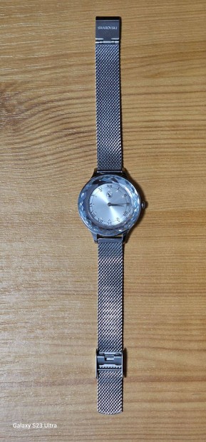 Swarovski Octea Nova ezüst színű női óra kristállyal