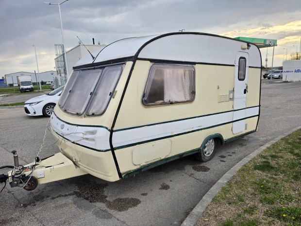 Swift 380 lakokocsi zuhany,wc,bojler,napelem,,all�f�t�s