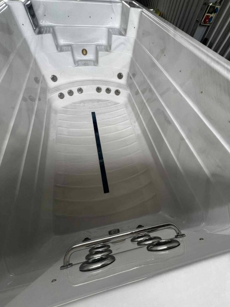 Swim Spa szs-ellenramoltats jakuzzi+medence 