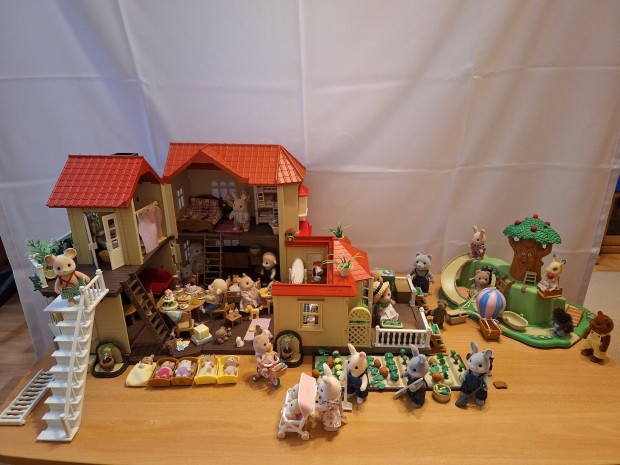 Sylvanian Families emeletes hz, berendezssel s kiegsztkkel