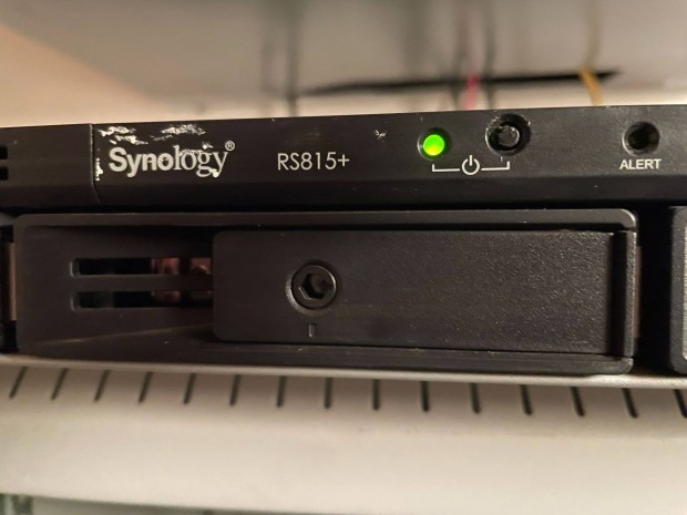 Synology RS815+ NAS Rackstation 4x1TB lemezzel