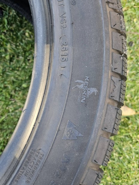 Syron Everest 255/50R19 107V XL téligumi szett
