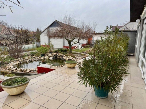 Szabadbatty�nban K�tszintes Csal�di H�z Elad�!!!