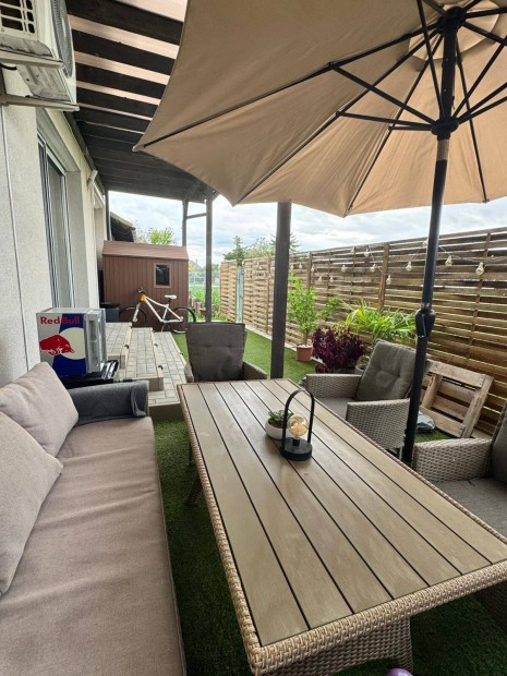 Szabadbatty�nban kertkapcsolatos modern lak�s elad�