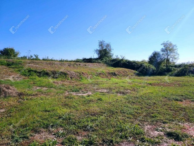 Szabadbatty�ni elad� 865 nm-es telek