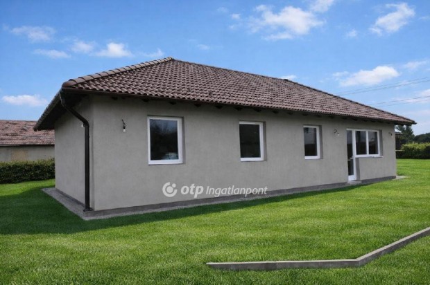 Szabadegyh�zai 104 nm-es h�z elad�