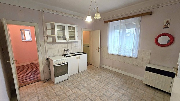 Szabadhegyen 100 m2-es , 2 szobs Csaldi hz 780 m2-es telekkel