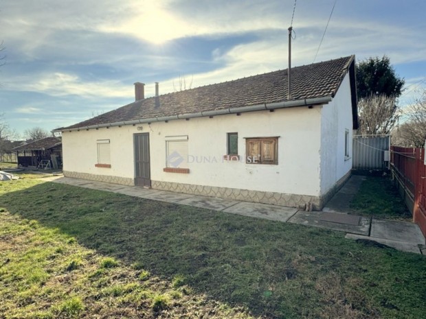 Szabadk�gy�si elad� 92 nm-es h�z