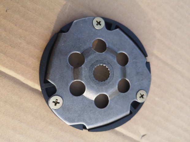 Szabadonfut� 3KJ Minarellibe �j