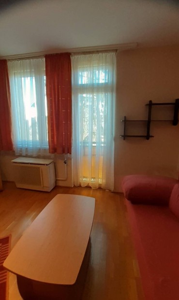 Szabó Pál téren lakás kiadó