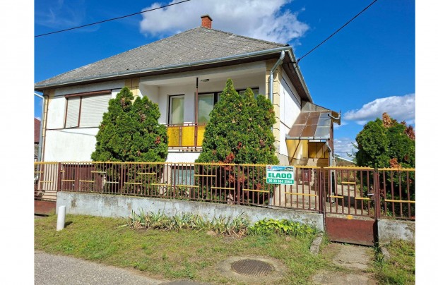 Szabolcsveresmart R�tk�z �t 38.sz�m alatt j� statikai �llapot� csal�di