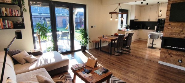 Szada, Fenyvesligeti �t, 120 m2-es, ikerh�z, 4+1 szob�s, kiv�l�