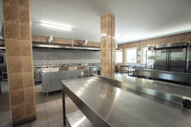 Szak�s, esti m�szak 4.ker (munkaid�: 21.00-06.00)