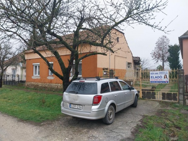 Szkszend, 3 szobs  csaldi hz elad
