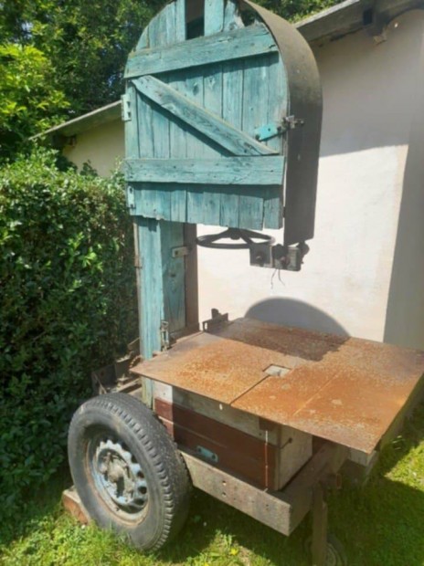 Szalag fűrész