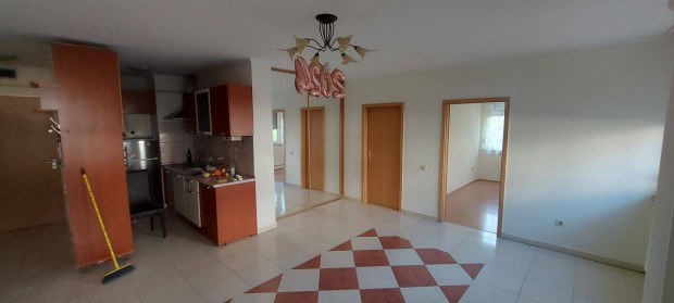 Szalag utca - 3 szoba, nappalis t�gla�p�t�s�, 1. emelet