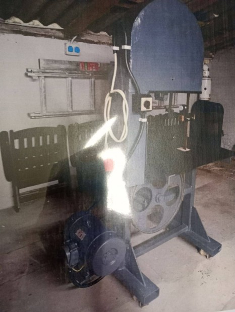 Szalagfűrész 480-as, 2,2 Kw -os 3 fázisú motor hajtja
