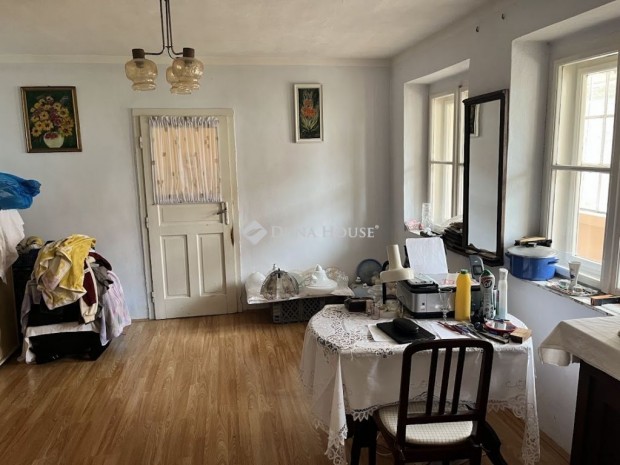 Szal�ntai 97 nm-es h�z elad�