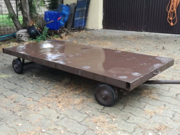 Sz�ll�t� k�zi kiskocsi!