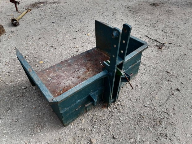 Szállítóláda traktor hidraulikára függeszthető