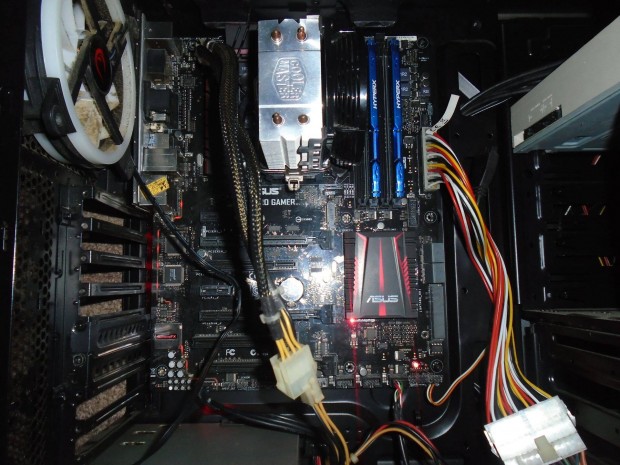 Sz�m�t�g�p F�lkonfig elad�