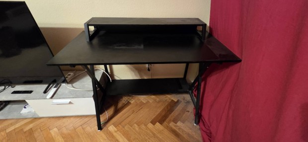 Sz�m�t�g�p asztal, irodai asztal