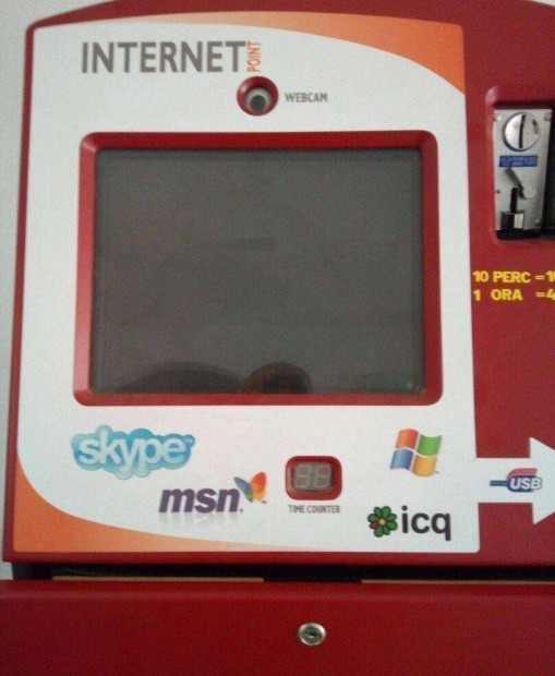 Számítógép konzol retro falra szerelhető