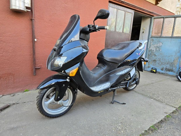 Sz�m�t�g�ppel tuningolhat� elektromos robog� elad�