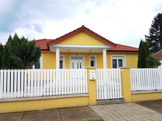 Szamosangyalos, Szamosangyalos, 140 m2-es, csaldi hz, 4 szobs