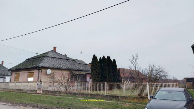 Szamosszegen gazd�lkod�sra alkalmas h�z 7200 m2-es telken elad