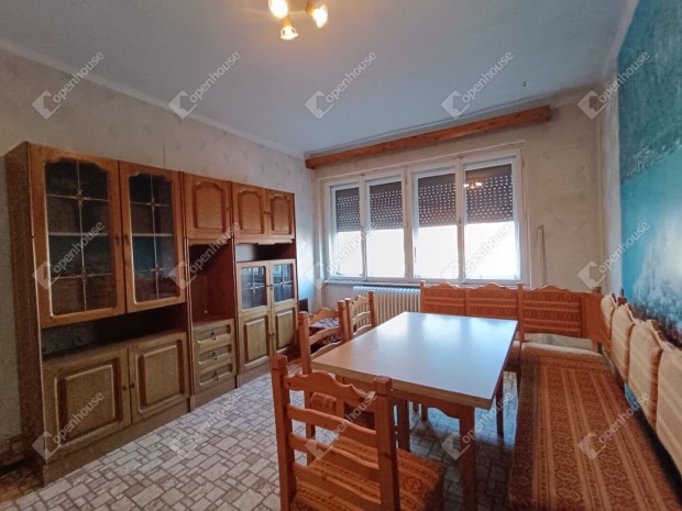 Sz�mtalan lehet�s�g h�rom szinten - Kertes h�z az Als�l�verekben