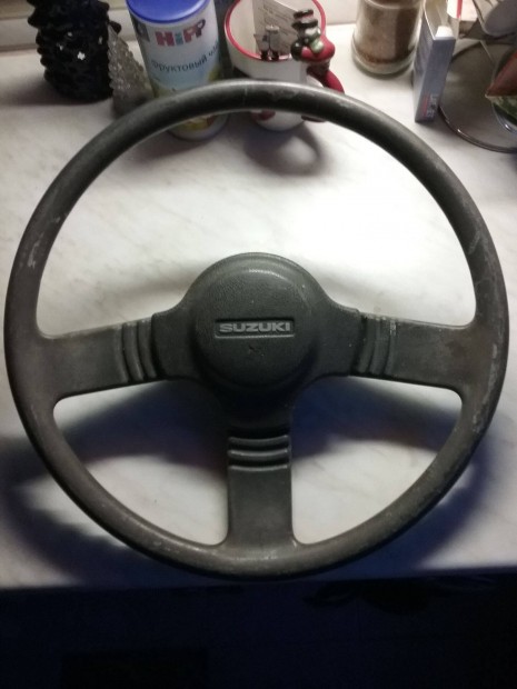 Szamur�j korm�ny elad�