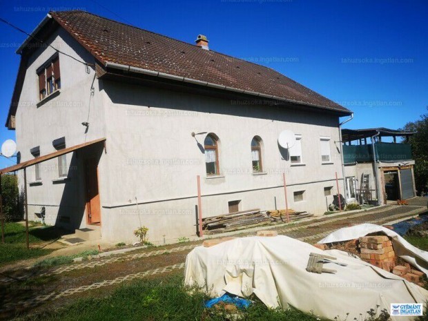 Szanda Eladó családi ház