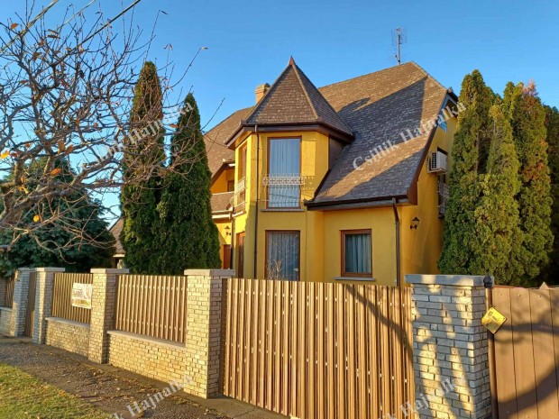 Szandasz�l�s szinteltol�sos csal�di h�z