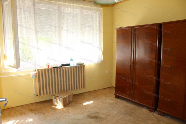 Szandasz�l�s�n fel�j�tand� 5 szob�s csal�di h�z elad�!