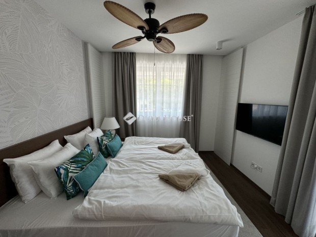 Sz�nt�di 88 nm-es lak�s elad�