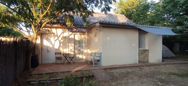 Sz�nt�don kis nyaral� elad�!