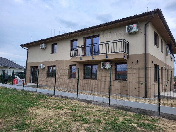 Sz�nt�don partk�zeli �j �p�t�s� lak�sok elad�k!