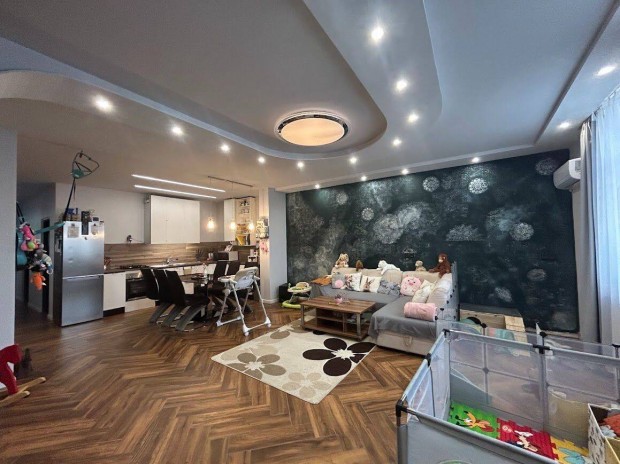 Sz�rf�ld�n �sszkomfortos csal�di h�z elad�