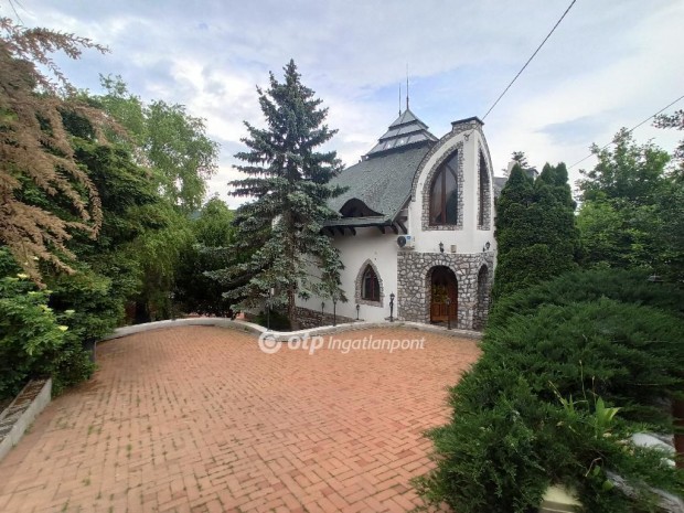 Szarvask�i 424 nm-es h�z elad�