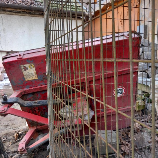 Sz�rz�z� f�kasza elad�