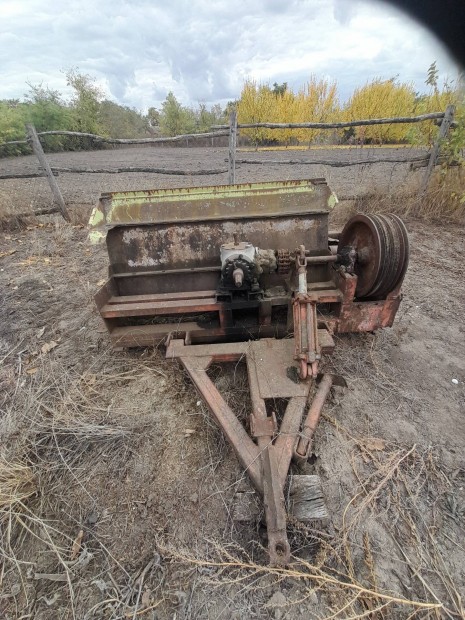 Szrzz kalapcsos ksekkel